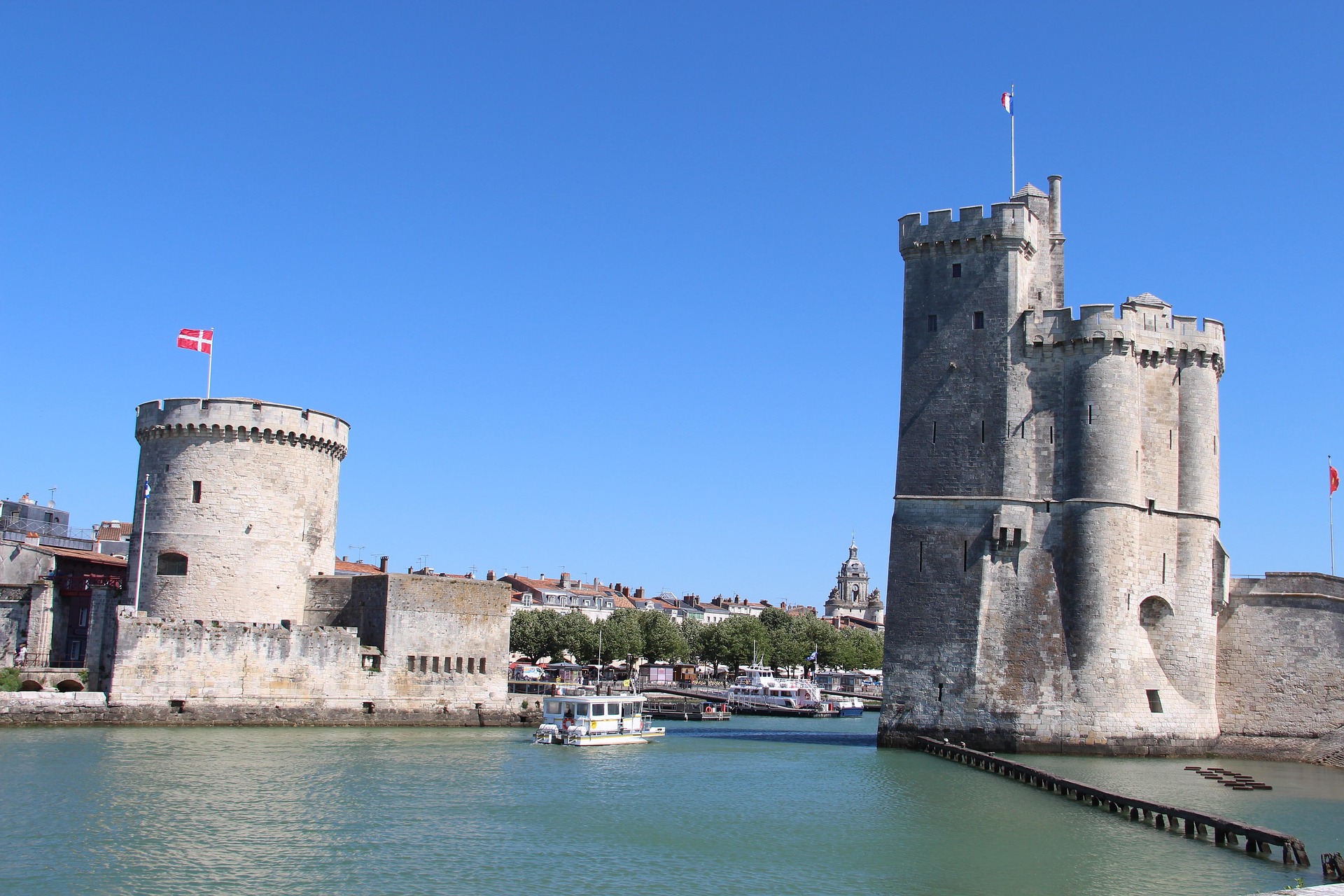 Discover How To Get Weed In La Rochelle